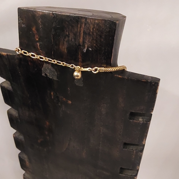 VINTAGE TRIFARI CROWN PEARL JEWELRS PENDANT GOLD TONE NECKLACE - Picture 3 of 6